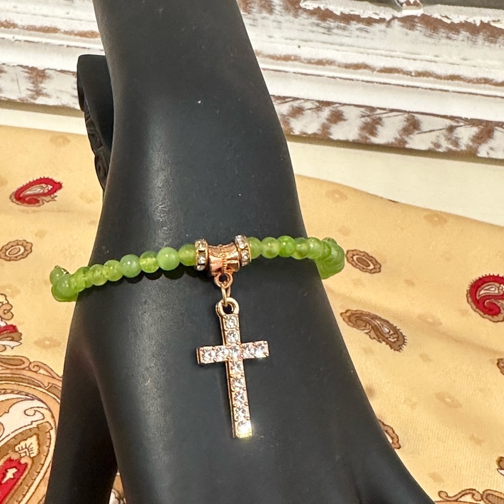 Chic Green Beaded Bracelet with Gold Cross Charm